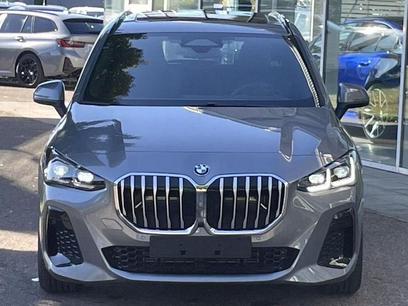 Neu BMW 220 M Sport 156 PS (114 kW) 2025 Grau Van / Kleinbus