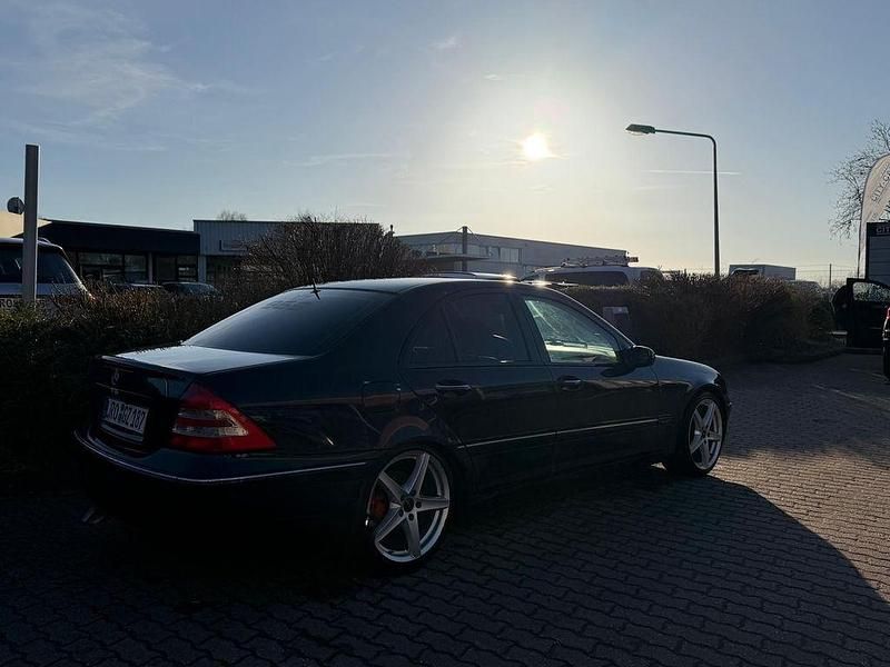 Gebraucht Mercedes 320 218 PS (160 kW) 2000 Blau Limousine