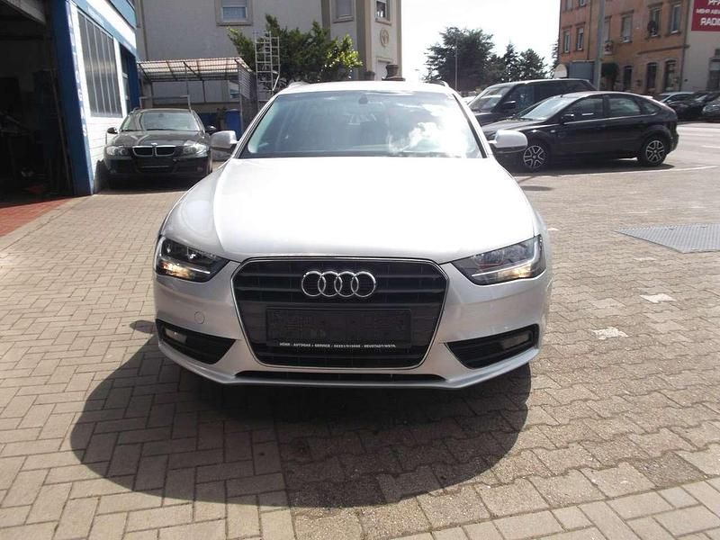 Gebraucht Audi A4 Attraction 170 PS (125 kW) 2012 Eissilber metallic Kombi