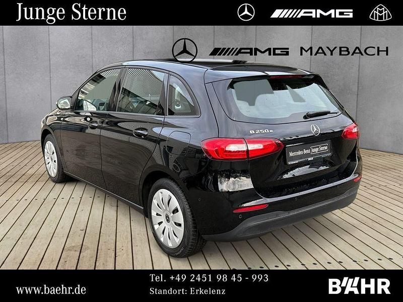 Gebraucht Mercedes E250 160 PS (117 kW) 2022 Schwarz Limousine