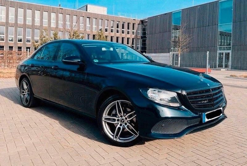 Usado Mercedes E220 AMG 194 HP (142 kW) 2016 Verde Sedan