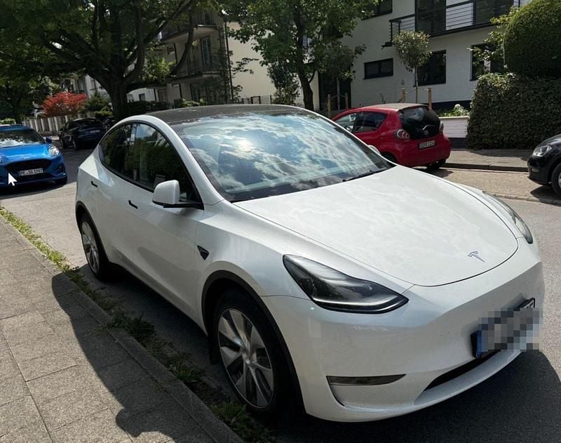 Weiß Gebraucht 2022 Tesla Model Y Long Range AWD SUV | 35.900 € (Guter Preis) - Bild 1/3