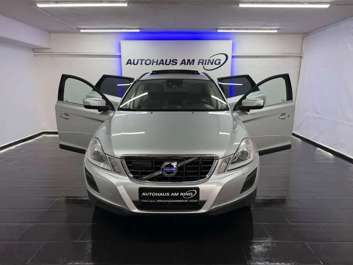 Gebraucht Volvo XC60 Summum 205 PS (150 kW) 2010 Silber SUV