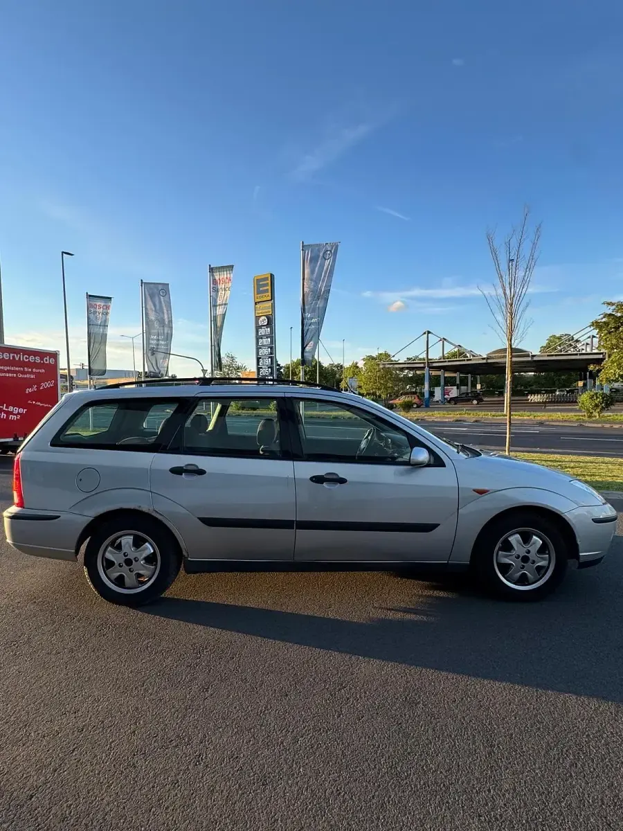 Używany Ford Focus 116 KM (85 kW) 2002 Srebrny Kombi