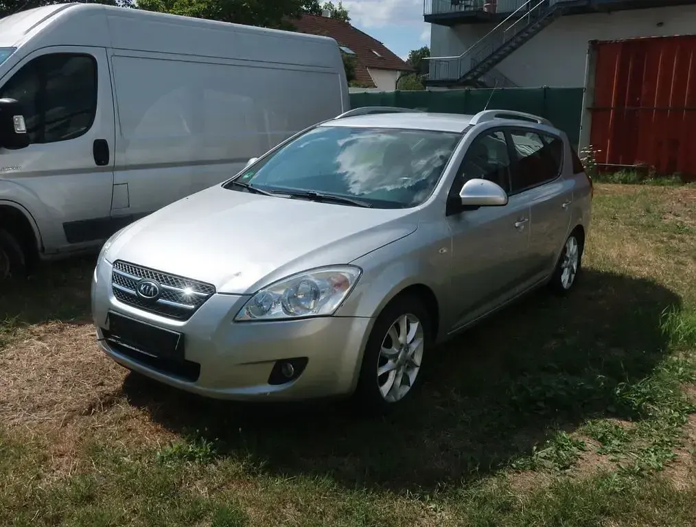 Gebraucht Kia Ceed Sportswagon EX 109 PS (80 kW) 2008 Silber Kombi