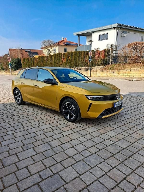 Gebraucht Opel Astra 110 PS (80 kW) 2024 Gold Limousine