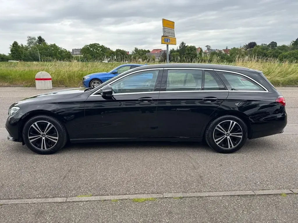 Gebraucht Mercedes E220 Avantgarde 200 PS (147 kW) 2023 Schwarz Kombi