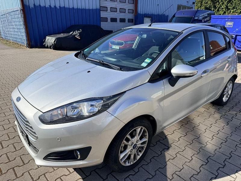 Gebraucht Ford Fiesta SYNC Edition 75 PS (55 kW) 2015 Silber Limousine