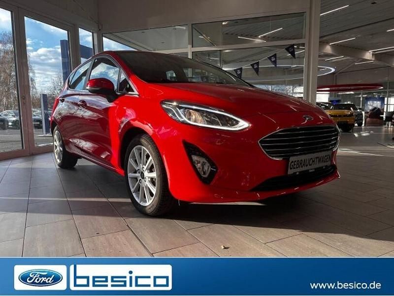 Rot Gebraucht 2017 Ford Fiesta Titanium Kleinwagen | 10.480 € (Fairer Preis) - Bild 1/4