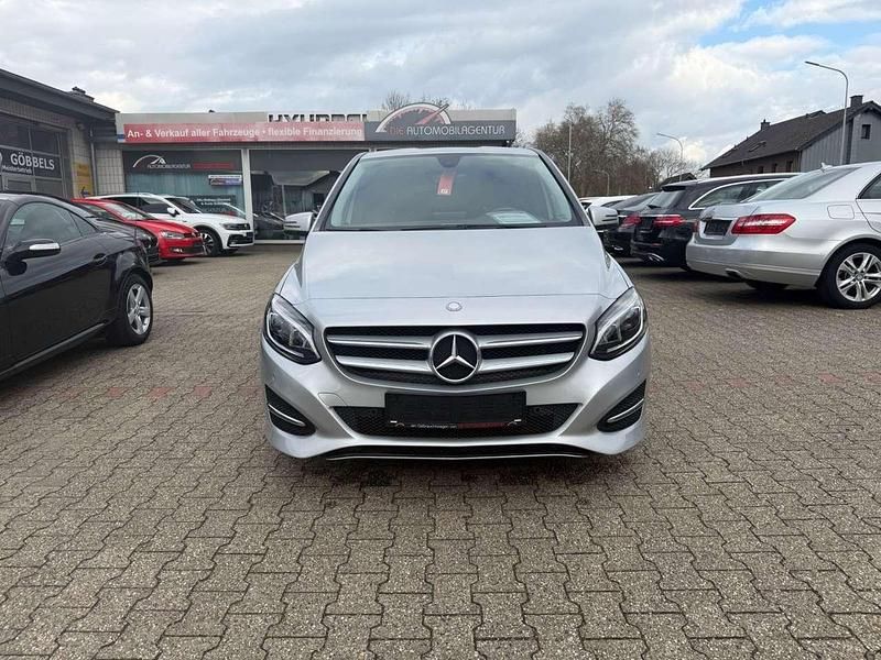 Gebraucht Mercedes B200 156 PS (114 kW) 2015 Silber Van / Kleinbus