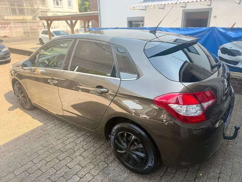 Gebraucht Citroën C4 SELECTION 95 PS (69 kW) 2014 Braun Limousine