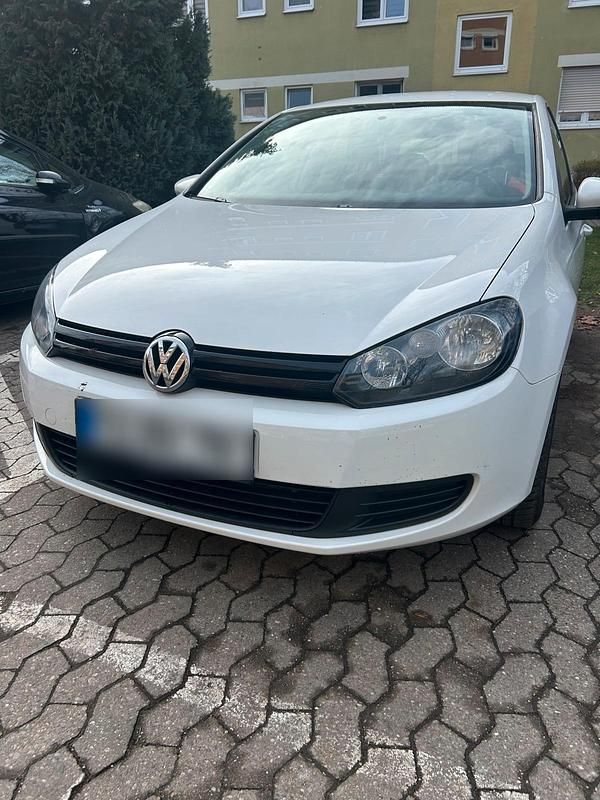 Gebraucht VW Golf VI 105 PS (77 kW) 2013 Weiß Kleinwagen