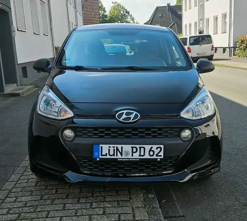 Gebraucht Hyundai i10 67 PS (49 kW) 2017 Schwarz Kleinwagen