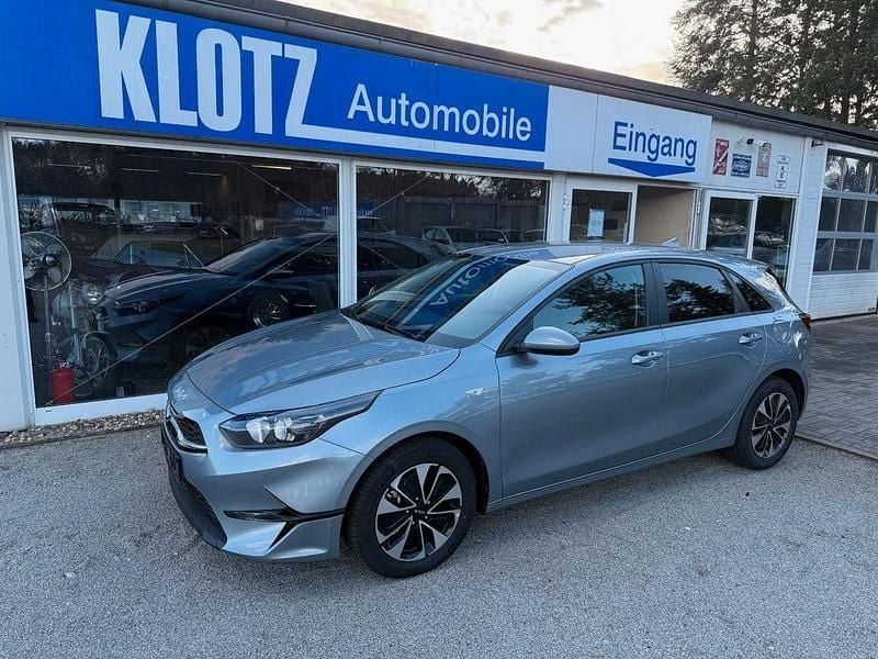 Neu Kia Ceed 140 PS (102 kW) 2026 Grau Kleinwagen