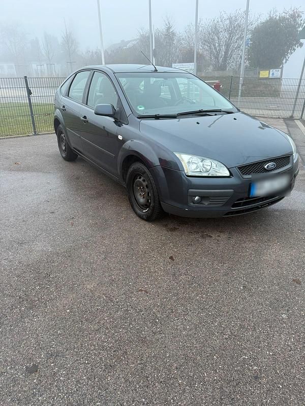 Grau Gebraucht 2006 Ford Focus Limousine | 1.800 € (Fairer Preis) - Bild 1/4