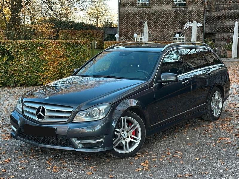 Grau Gebraucht 2013 Mercedes C300 AMG Limousine | 13.990 € (Fairer Preis) - Bild 1/4