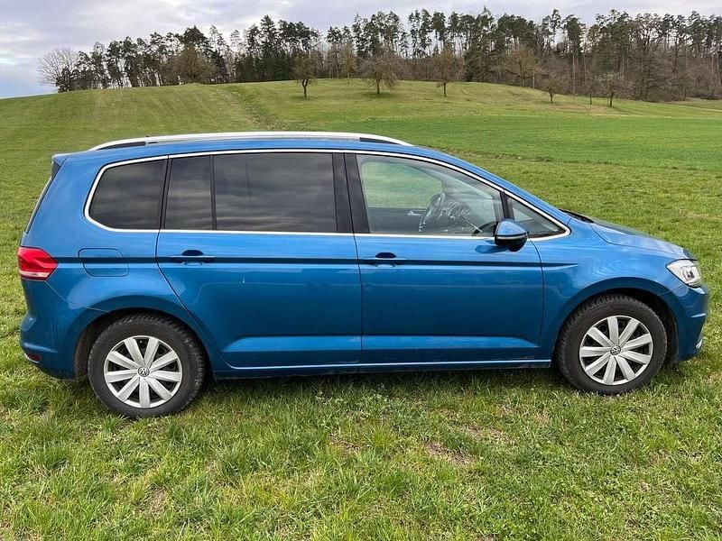Gebraucht VW Touran Highline 150 PS (110 kW) 2019 Blau Van / Kleinbus