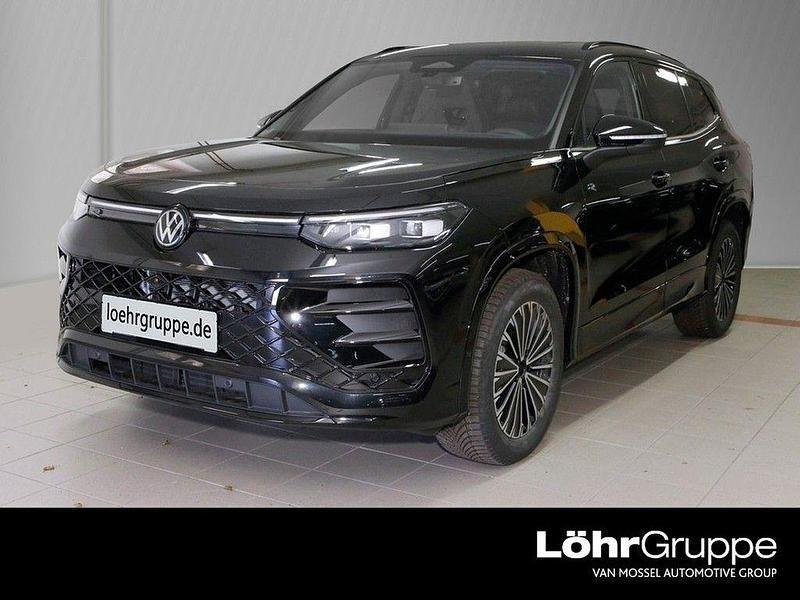 Grenadillschwarz metallic Gebraucht 2025 VW Tayron R-line SUV | 60.960 € (Etwas zu teuer) - Bild 1/4