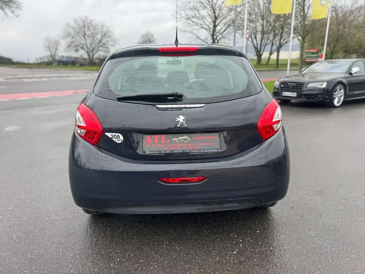 Gebraucht Peugeot 208 68 PS (50 kW) 2015 Lack grau hurricane/deckende Kleinwagen