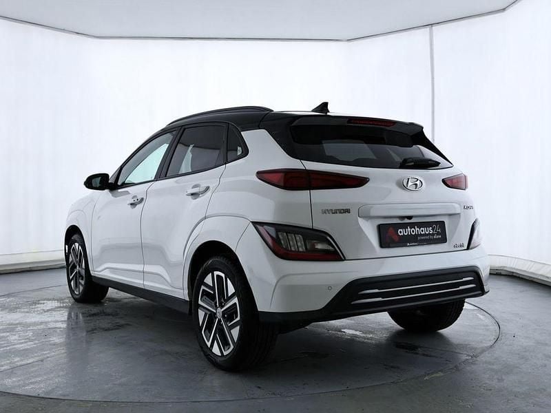 Gebraucht Hyundai Kona 100 kW (136 PS) 2023 Weiß SUV