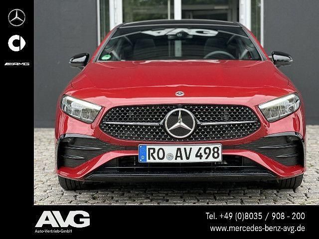 Gebraucht Mercedes A200 AMG 163 PS (119 kW) 2025 Patagonienrot Limousine