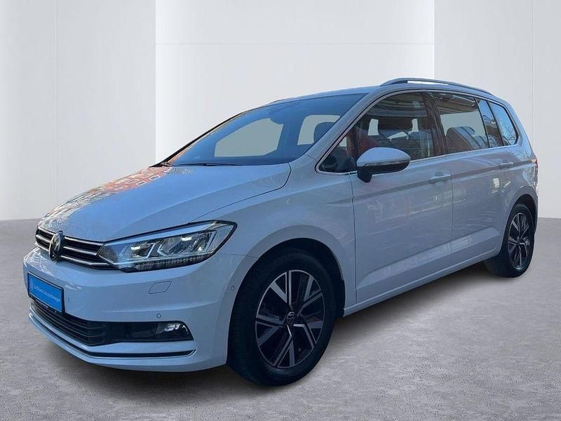 Gebraucht VW Touran Highline 150 PS (110 kW) 2023 0q pure white Van / Kleinbus