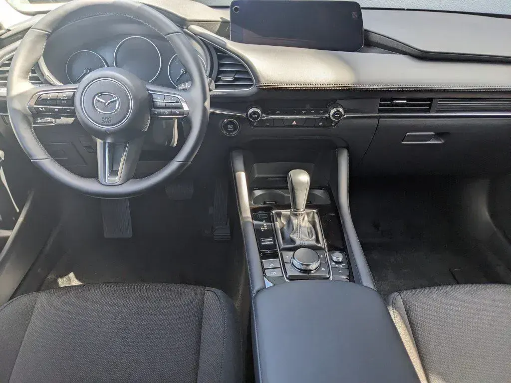 Neu Mazda 3 Exclusive 140 PS (102 kW) 2026 Weiß Limousine