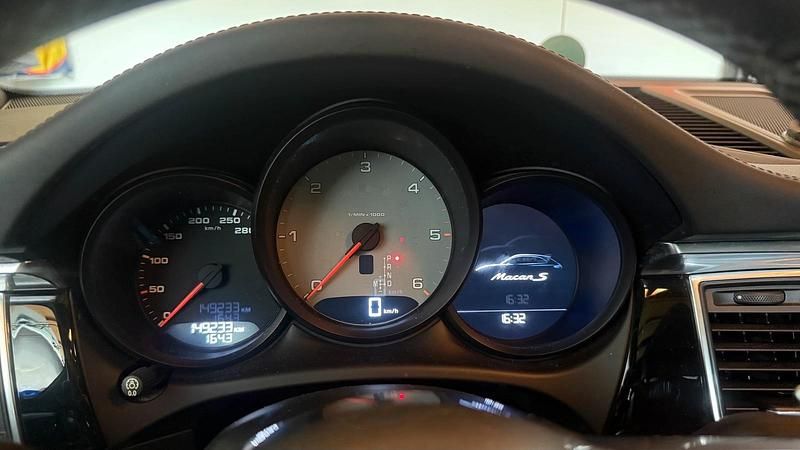 Schwarz Gebraucht 2015 Porsche Macan S SUV | 28.500 € (Guter Preis) - Bild 1/4