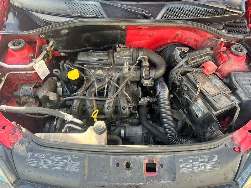 Gebraucht Renault Clio II 58 PS (42 kW) 2003 Rot Limousine