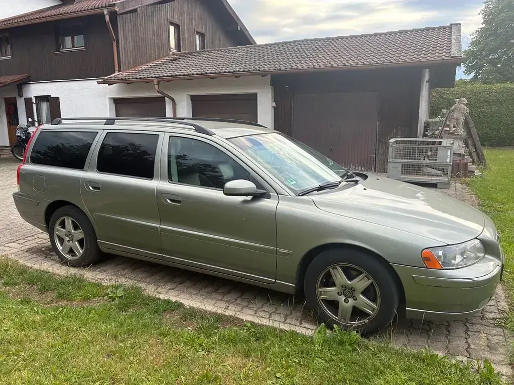 Gebraucht Volvo V70 185 PS (136 kW) 2006 Grün Kombi