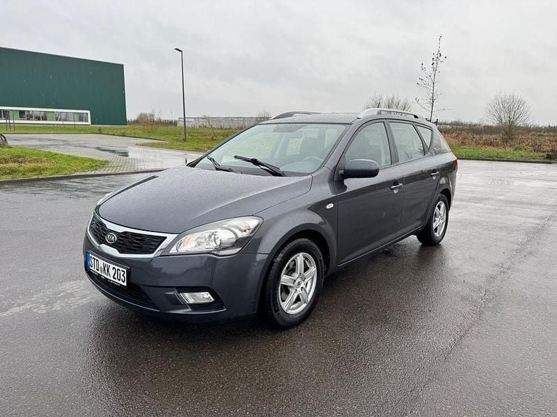 Gebraucht Kia Ceed Spirit 125 PS (91 kW) 2011 Grau Kleinwagen