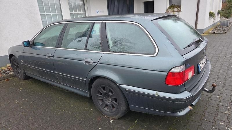 Gebraucht BMW 525 163 PS (119 kW) 2002 Grau Kombi