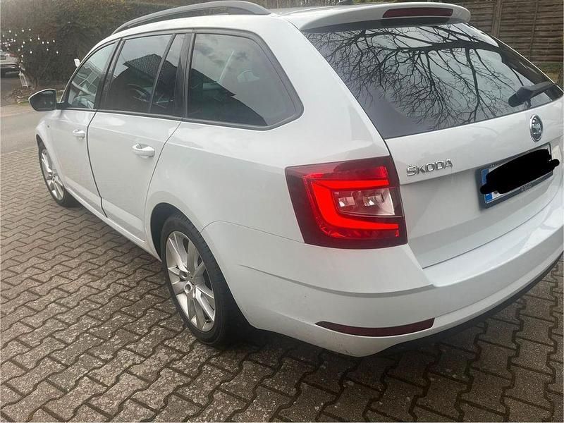 Gebraucht Skoda Octavia Drive 150 PS (110 kW) 2017 Weiß Kombi