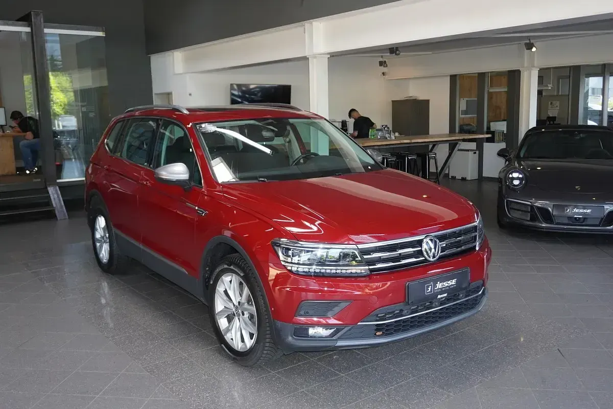 Gebraucht VW Tiguan Allspace Highline 150 PS (110 kW) 2020 Rot metallic SUV