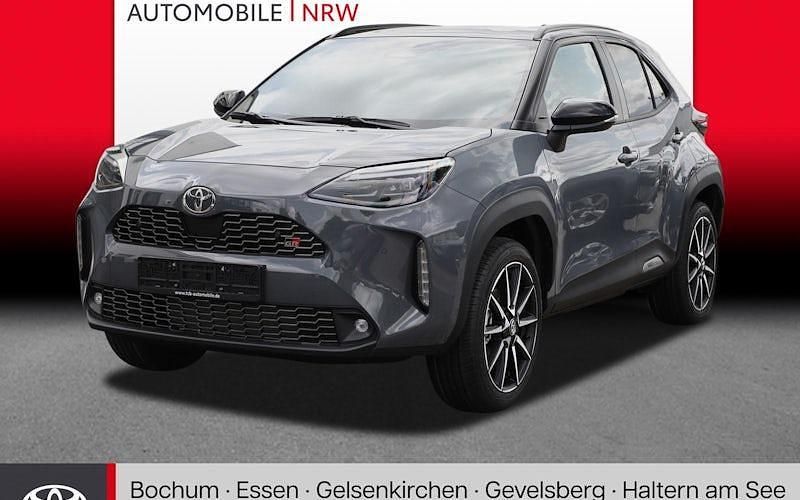 Grau Gebraucht 2025 Toyota Yaris Cross Sport SUV | 33.489 € (Etwas zu teuer) - Bild 1/4