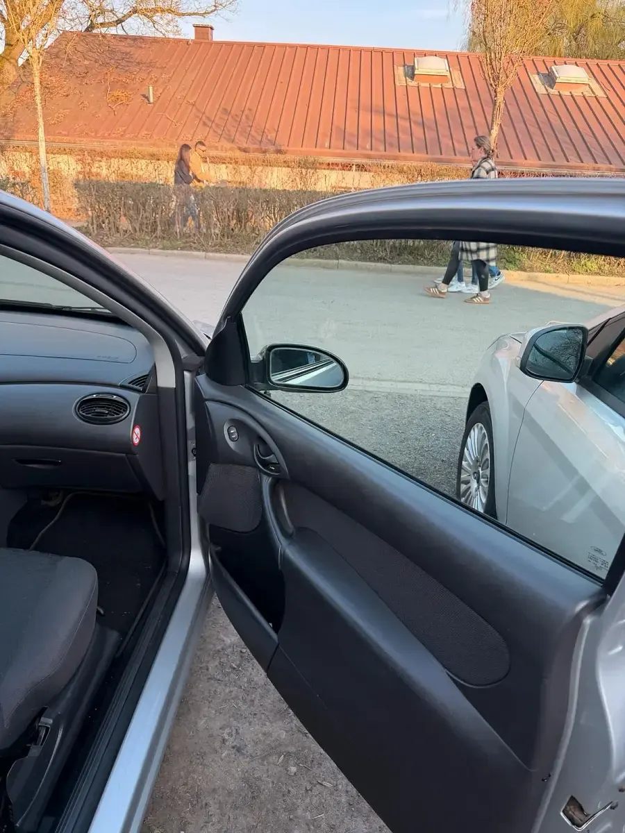 Gebraucht Ford Focus 101 PS (74 kW) 2003 Silber Kleinwagen