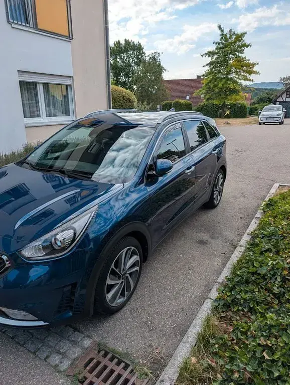Gebraucht Kia Niro Spirit 141 PS (103 kW) 2017 Blau SUV