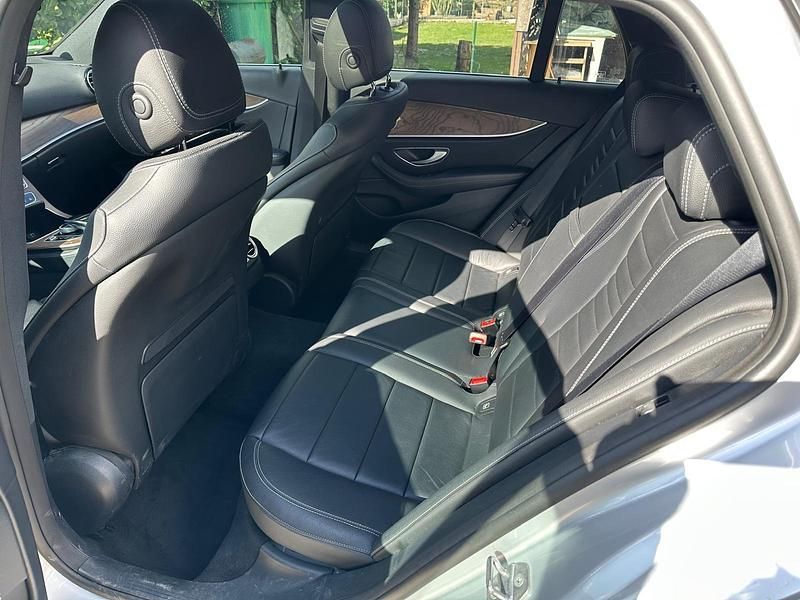 Gebraucht Mercedes E220 194 PS (142 kW) 2018 Silber Kombi