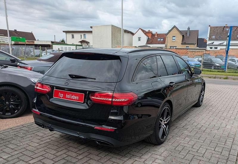 Gebraucht Mercedes E220 194 PS (142 kW) 2016 Schwarz  unilack Kombi