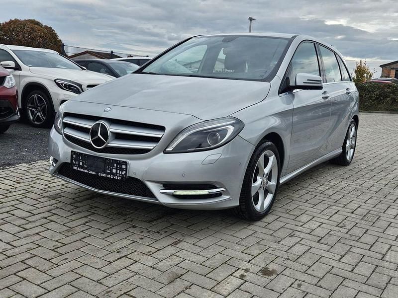 Gebraucht Mercedes B180 122 PS (89 kW) 2012 Silber Van / Kleinbus
