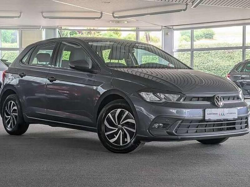 Gebraucht VW Polo Life 95 PS (69 kW) 2023 Smoky gray metallic Kleinwagen