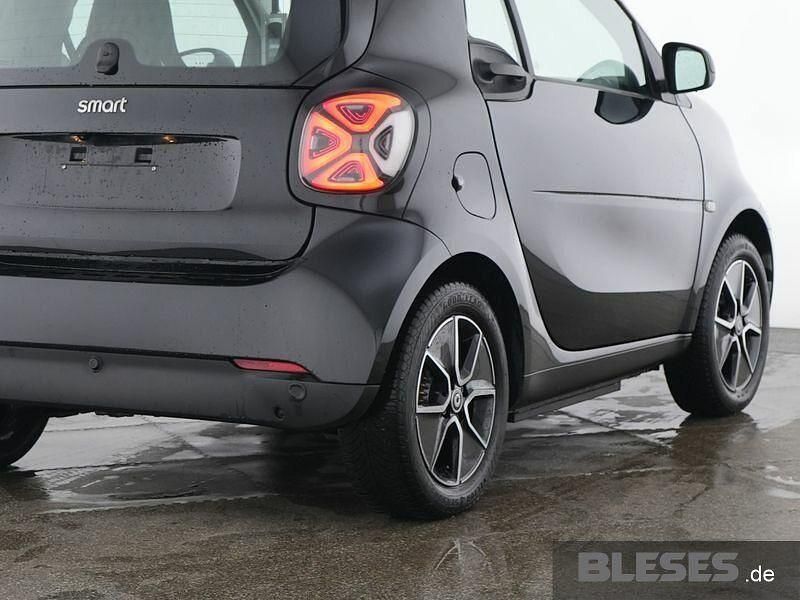 Gebraucht Smart ForTwo Coupé Exclusive 60 kW (82 PS) 2023 Bodypanels in black Kleinwagen