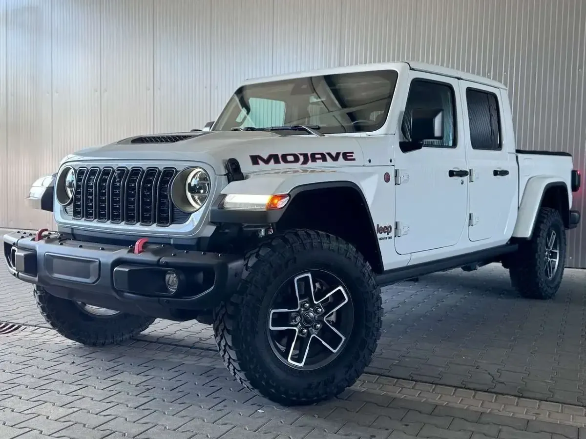 Käytetty Jeep Gladiator 290 HP (213 kW) 2024 Valkoinen Nouto