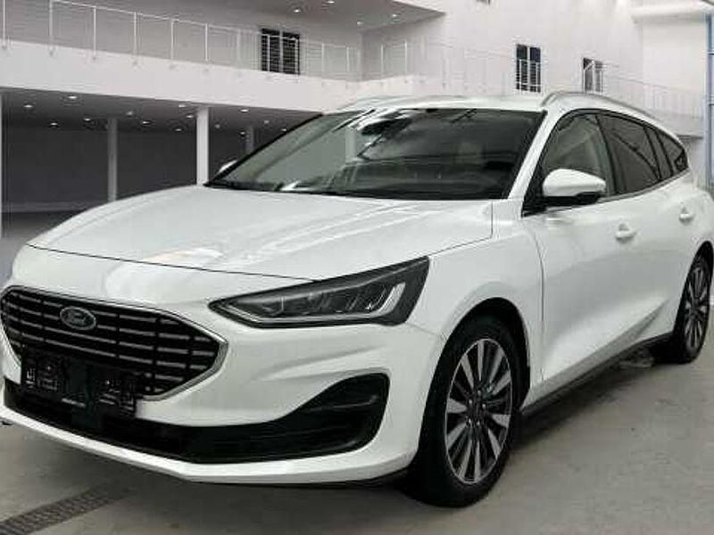 Frostweiß Gebraucht 2022 Ford Focus Titanium X Kombi | 19.980 € (Fairer Preis) - Bild 1/4