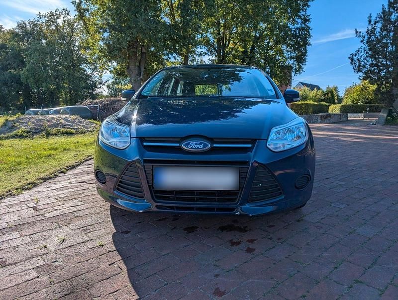 Gebraucht Ford Focus Trend 101 PS (74 kW) 2014 Blau Kombi