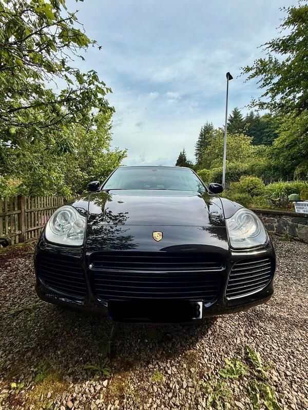 Schwarz Gebraucht 2004 Porsche Cayenne Turbo SUV | 14.390 € (Etwas zu teuer) - Bild 1/4