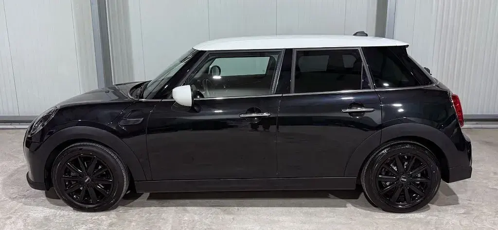 Używany Mini Cooper Classic 136 KM (100 kW) 2023 Czarny Hatchback