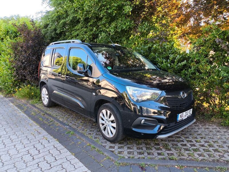Schwarz Gebraucht 2018 Opel Combo Life Van / Kleinbus | 14.500 € (Fairer Preis) - Bild 1/4