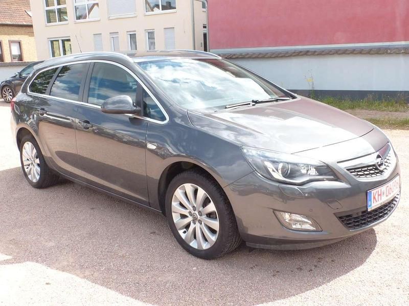 Gebraucht Opel Astra Edition 120 PS (88 kW) 2012 Karbongrau Kombi