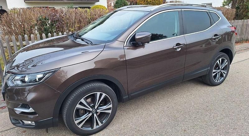 Braun Gebraucht 2018 Nissan Qashqai N-Connecta SUV | 15.490 € (Guter Preis) - Bild 1/4